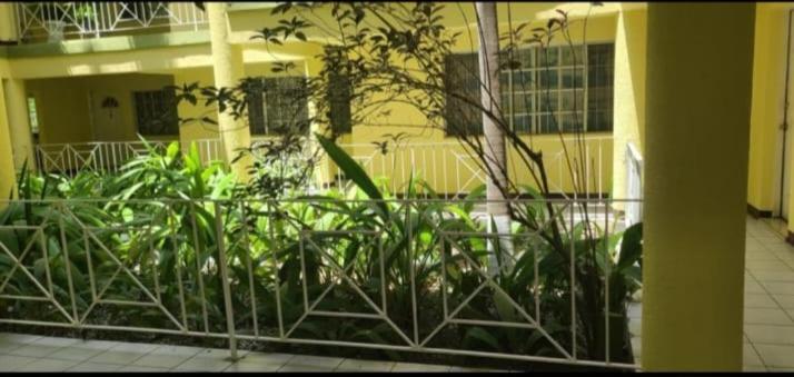 Chateau Central At Sunbury Apts Kingston Quarto foto